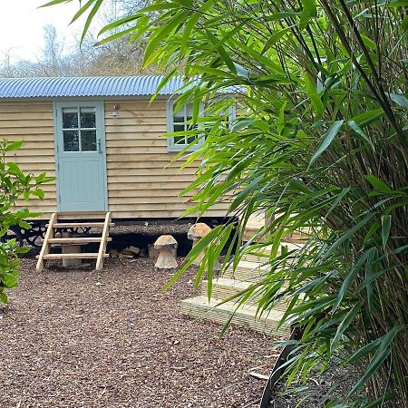 Chez Maurice Luxury Shepherds Hut With Bath And Hot Tub Kelling Exterior foto